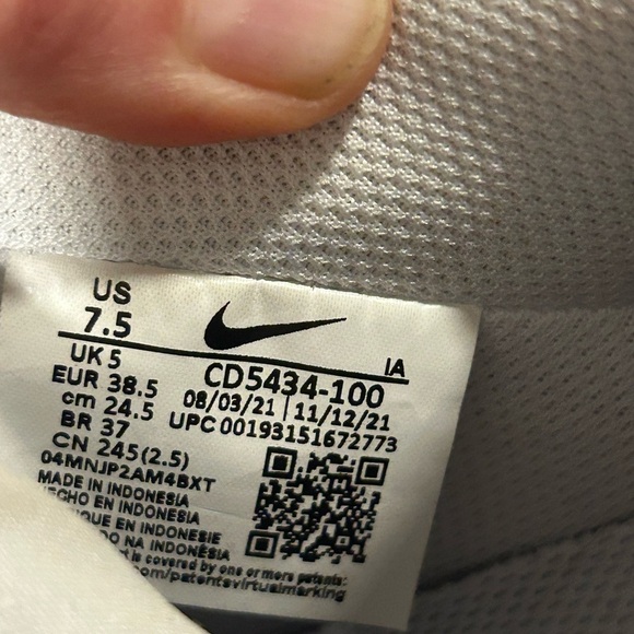 Nike women’s court vision low - Picture 7 of 8